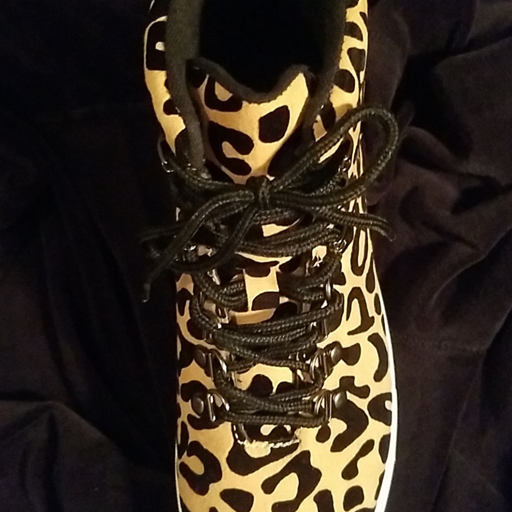 BRAND NEW Leopard print sneakers-sz9 - Picture 5 of 7
